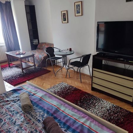 Zozi Urban Studio Skopje Buitenkant foto