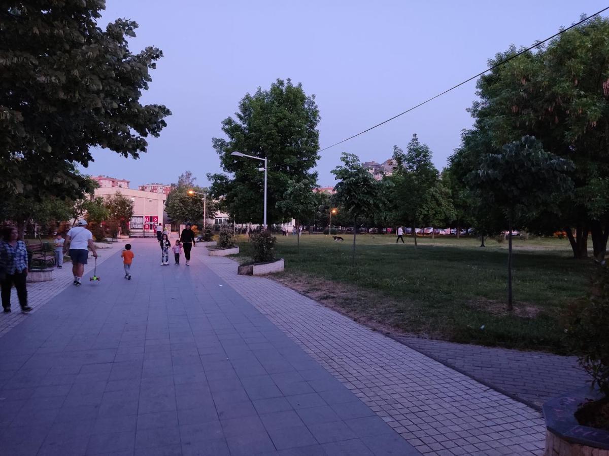 Zozi Urban Studio Skopje Buitenkant foto
